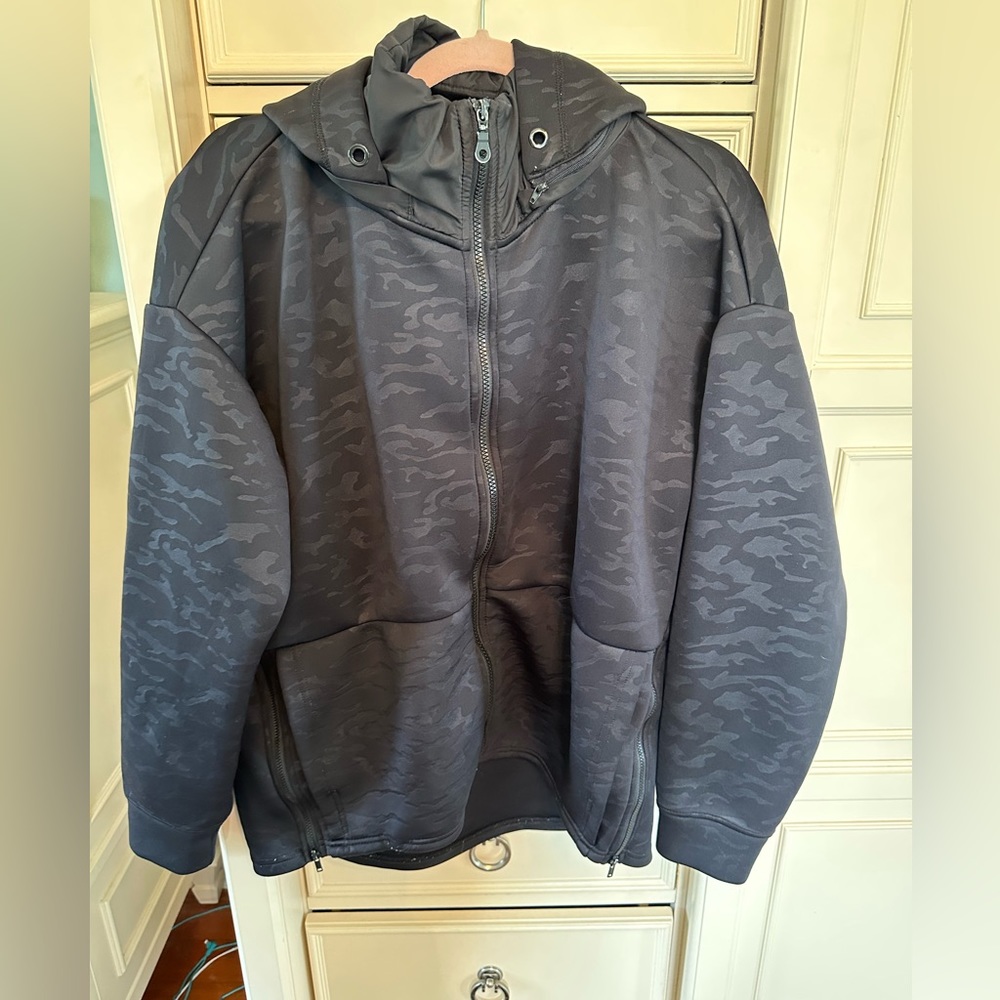 Fabletics black camo coat size medium with removable hood